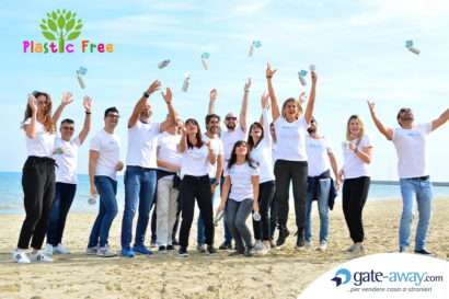 Il team di Gate-away.com per il progetto Plastic-free