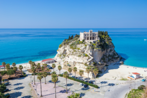 Boom di richieste per le case al mare in Calabria